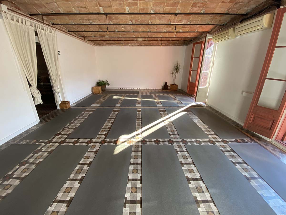 Salas con Mats de yoga en Maitri Barcelona