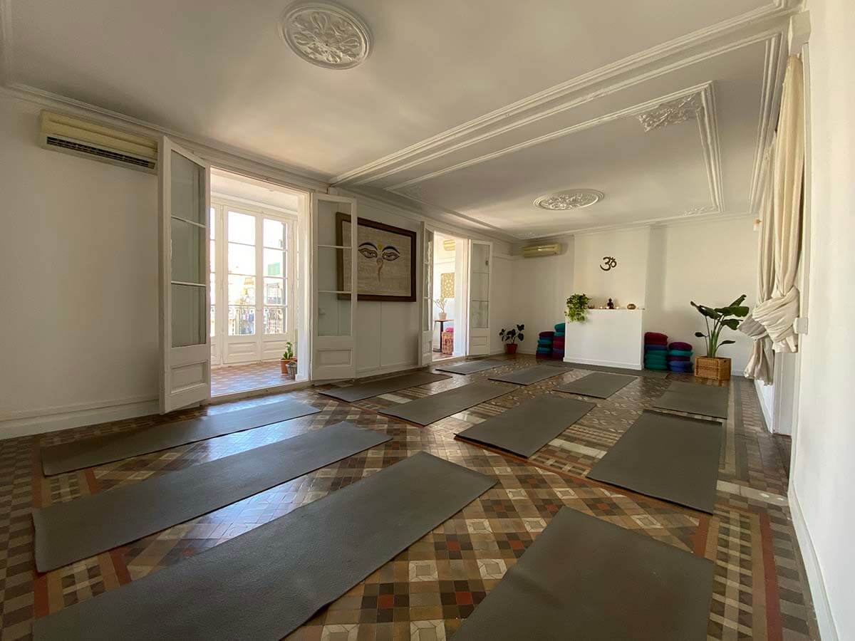 Salas con Mats de yoga en Maitri Barcelona